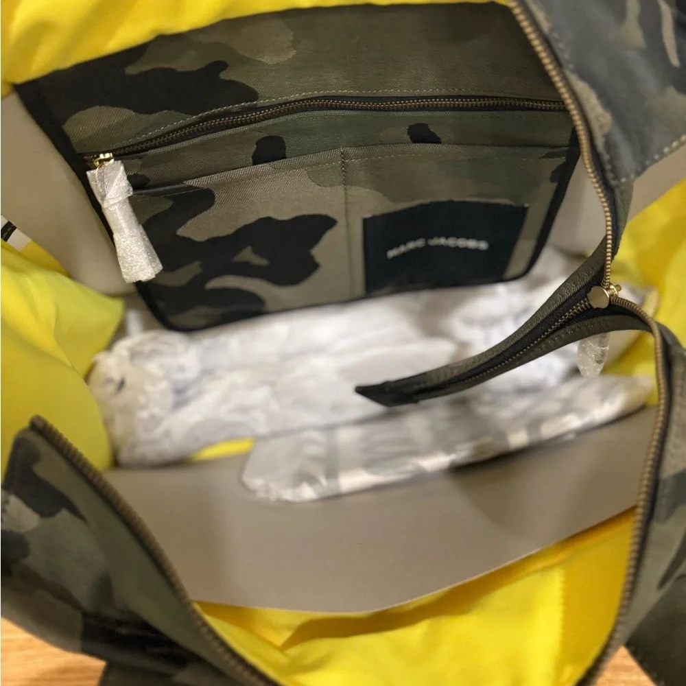 NWT Marc Jacobs large camo tote bag - Picture 7 of 10